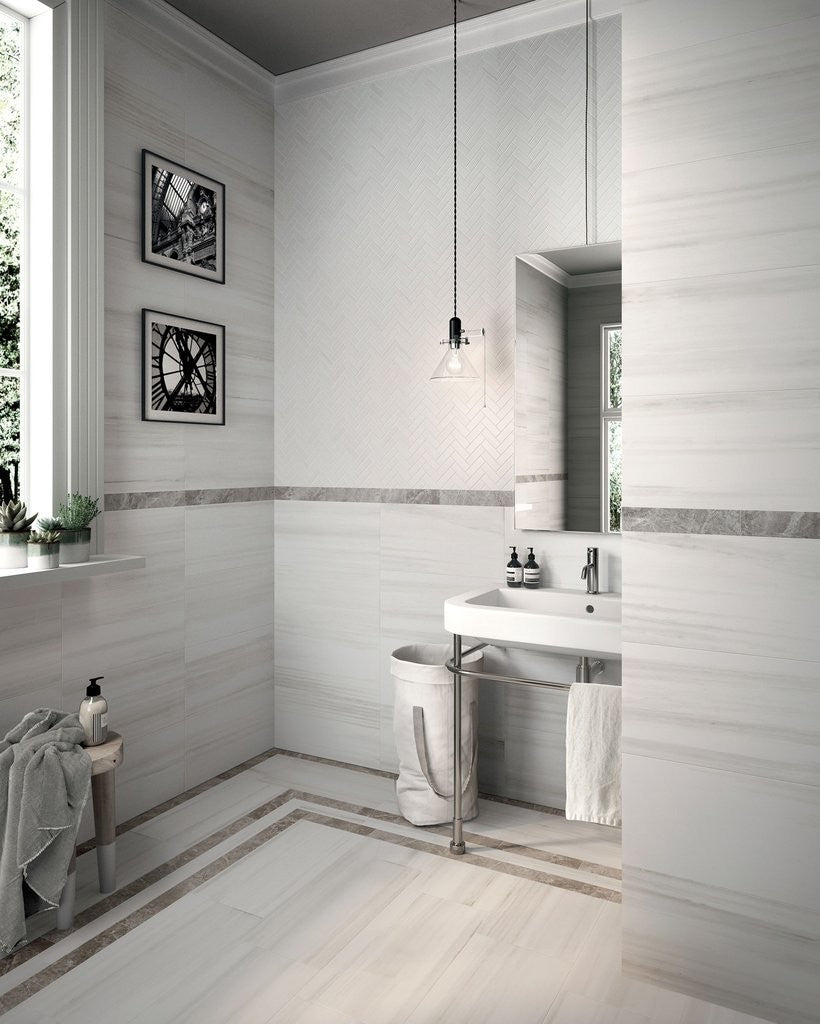Rivestimento 30x30 spina in gres porcellanato 9 mm Bianco posata in ambiente arredato, dettaglio della venatura