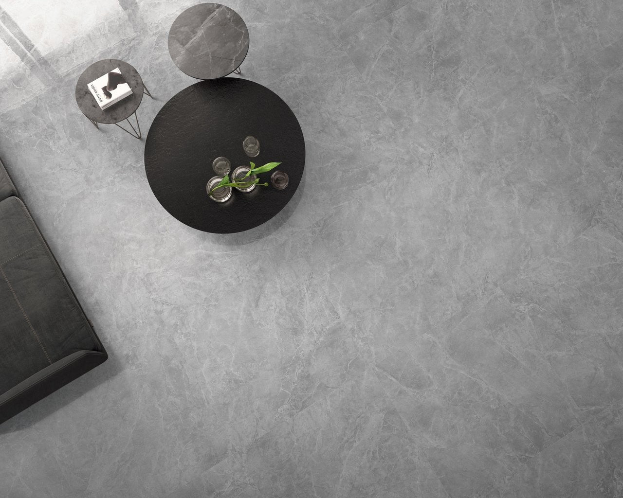 Pavimento Rivestimento 30x60 Cm Effetto Marmo Grigio Savoia posata in ambiente arredato, dettaglio della venatura