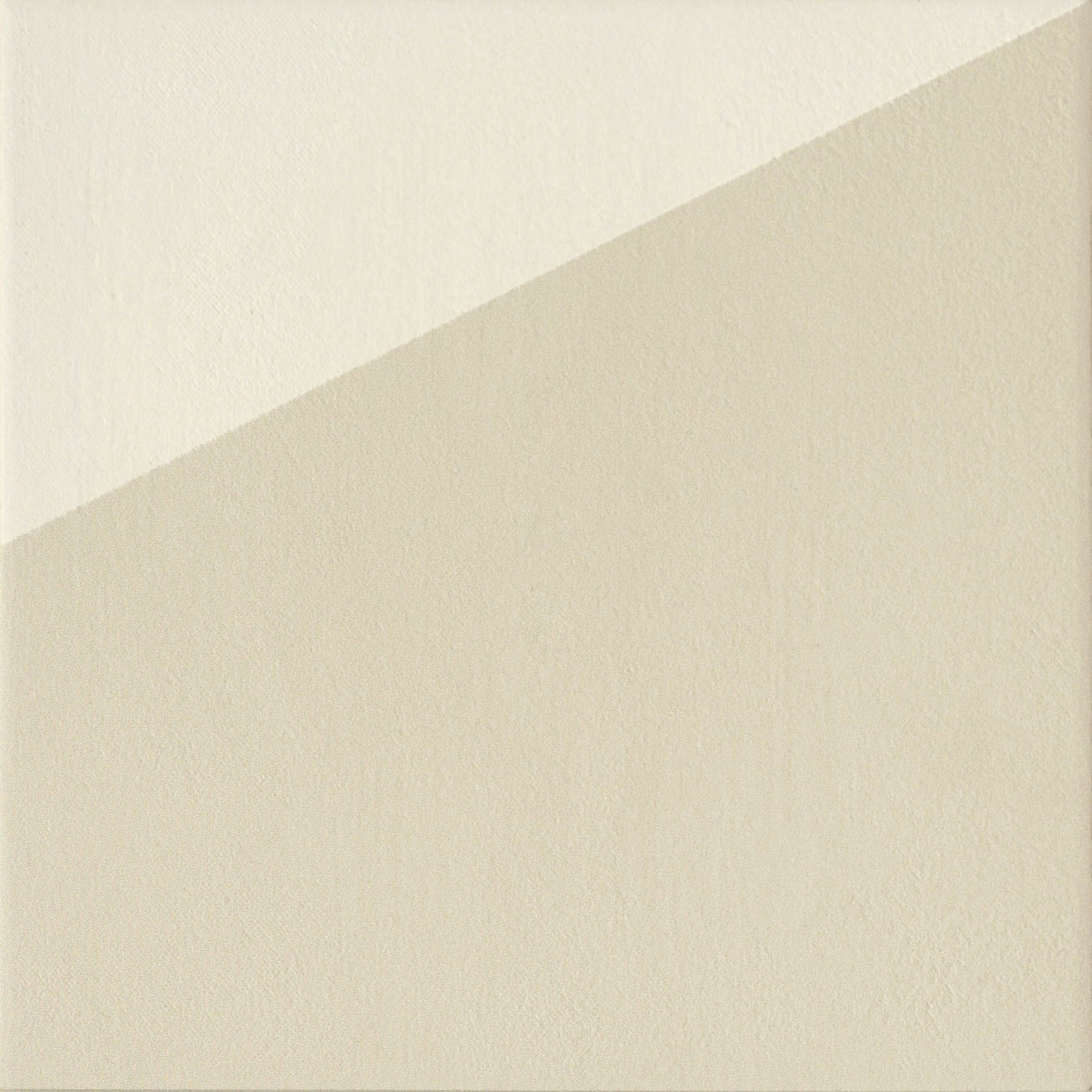 Mutina Puzzle Comb Edge Piastrella Cm 25x25 In Gres posata in ambiente arredato, dettaglio della venatura - Ceramiche Mutina
