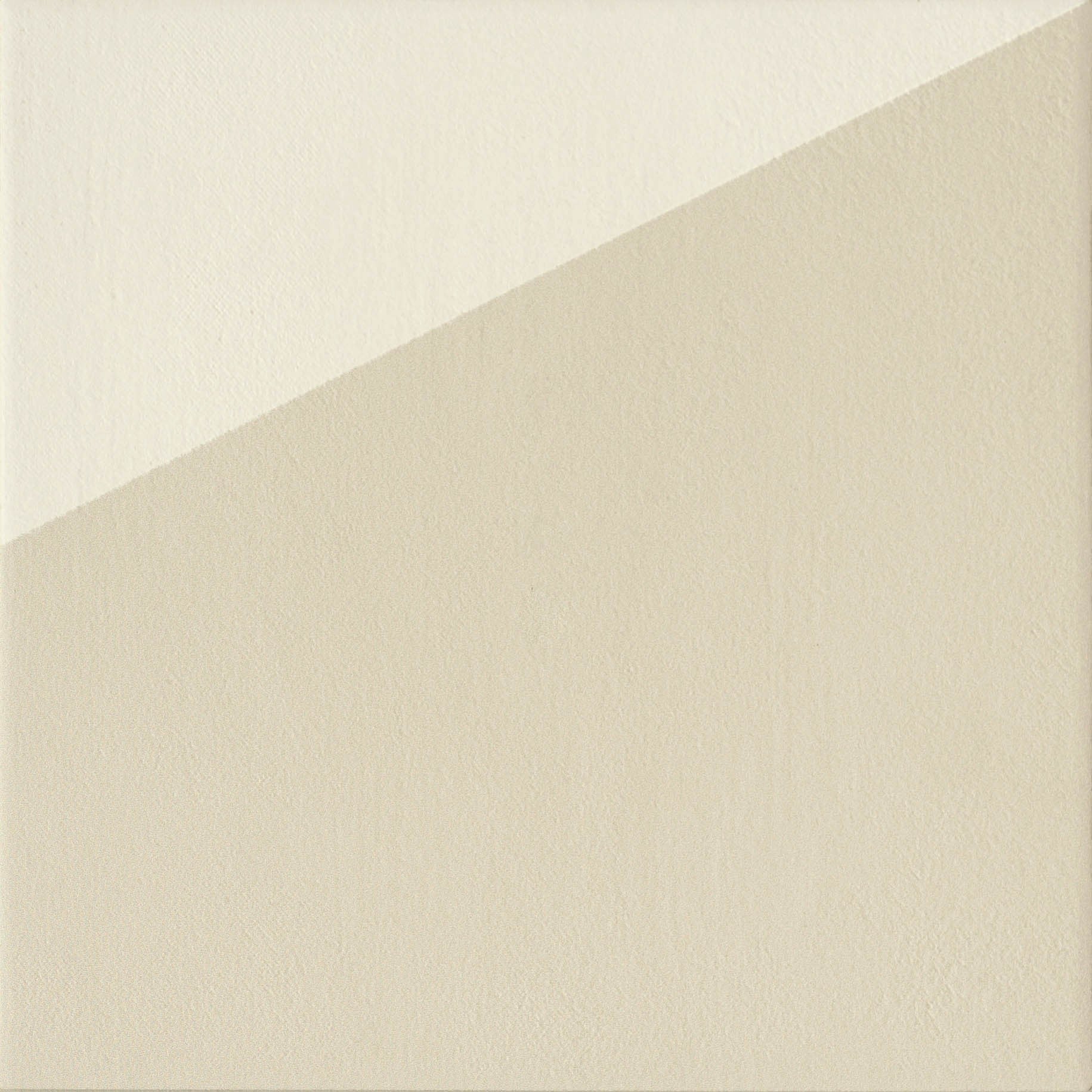 Mutina Puzzle Comb Edge Piastrella Cm 25x25 In Gres posata in ambiente arredato, dettaglio della venatura - Ceramiche Mutina