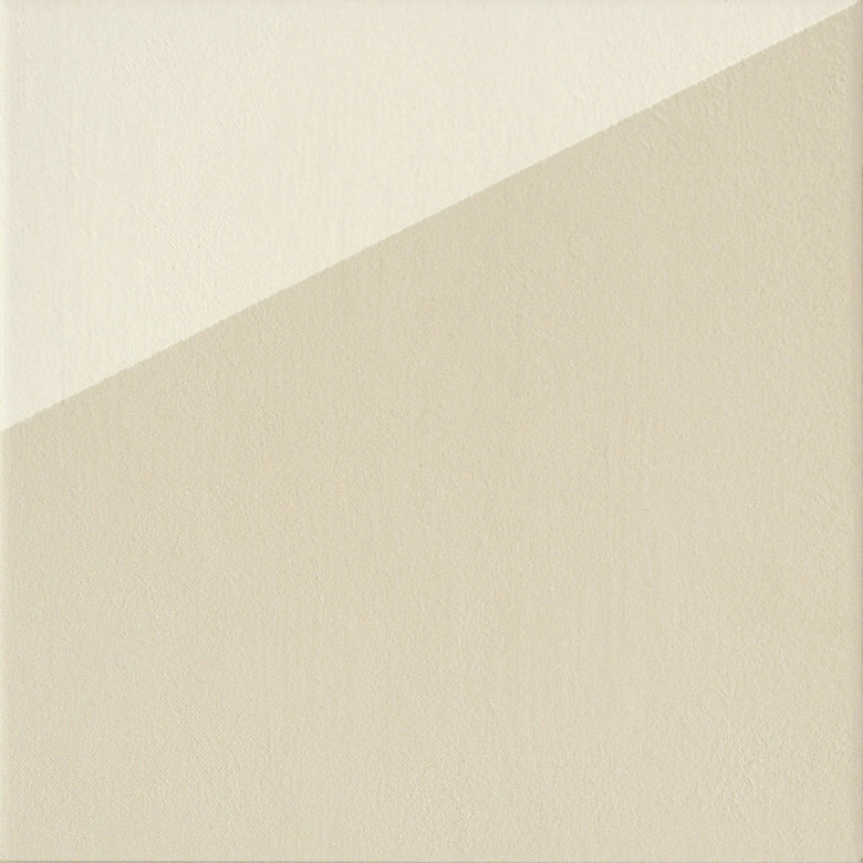 Mutina Puzzle Comb Edge Piastrella Cm 25x25 In Gres posata in ambiente arredato, dettaglio della venatura - Ceramiche Mutina