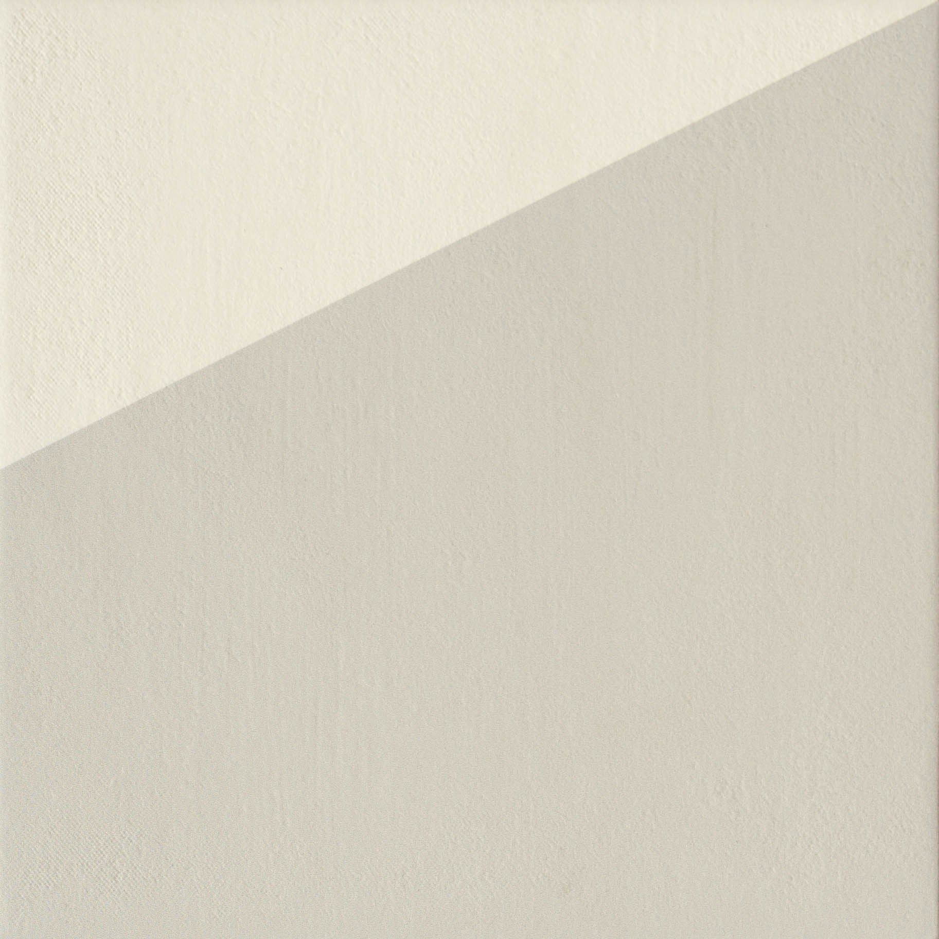 Mutina Puzzle Comb Edge Piastrella Cm 25x25 In Gres posata in ambiente arredato, dettaglio della venatura - Ceramiche Mutina
