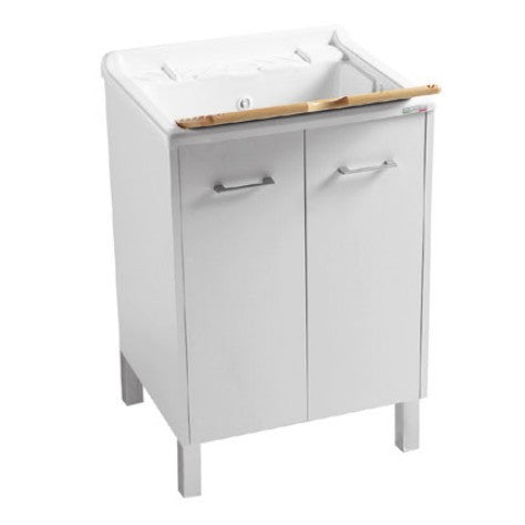 Colavene Domestica 60x50 Lavatoio Con Piedini Bianco installato su lavello, vista della bocca e della leva