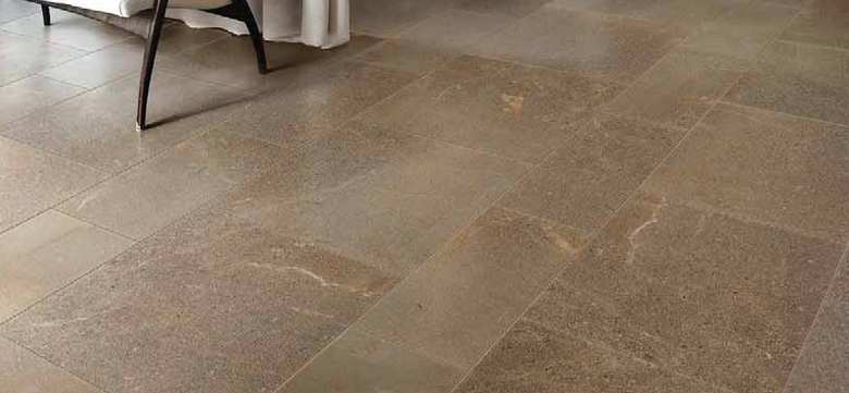 Cerim Material Stones Pavimento Rivestimento 60x60 Cm posata in ambiente arredato, dettaglio della venatura