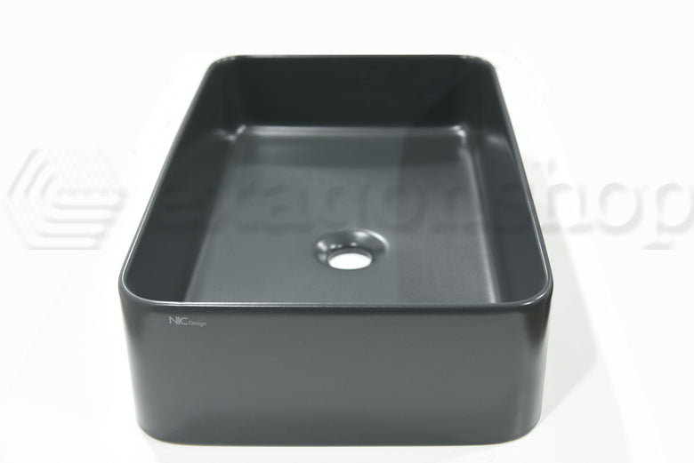 Lavabo 55x36 Rettangolare seconda scelta Basalto Matt ambientato su piano bagno con accessori - Nic Design