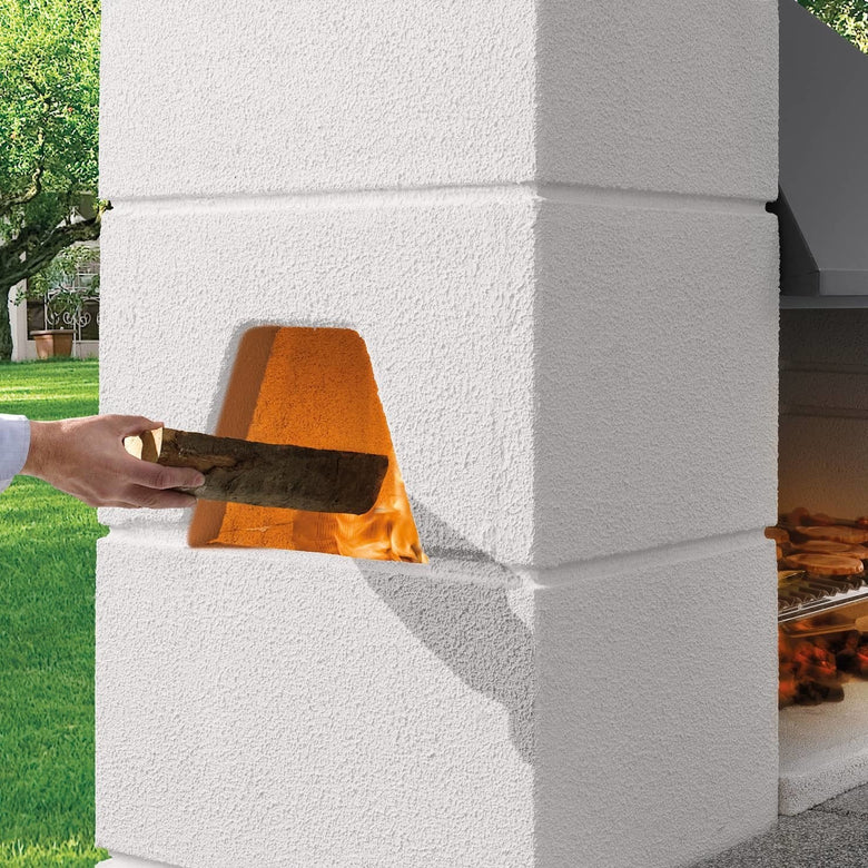 Palazzetti Faro New Barbecue A Legna con cappa in metallo, dettaglio del pannello comandi e della bocca di carico