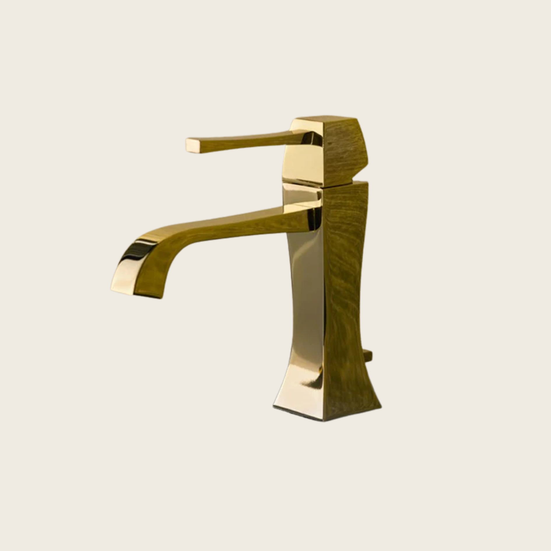 Gessi mimi Miscelatore Lavabo monocomando Oro ambientato su piano bagno con accessori