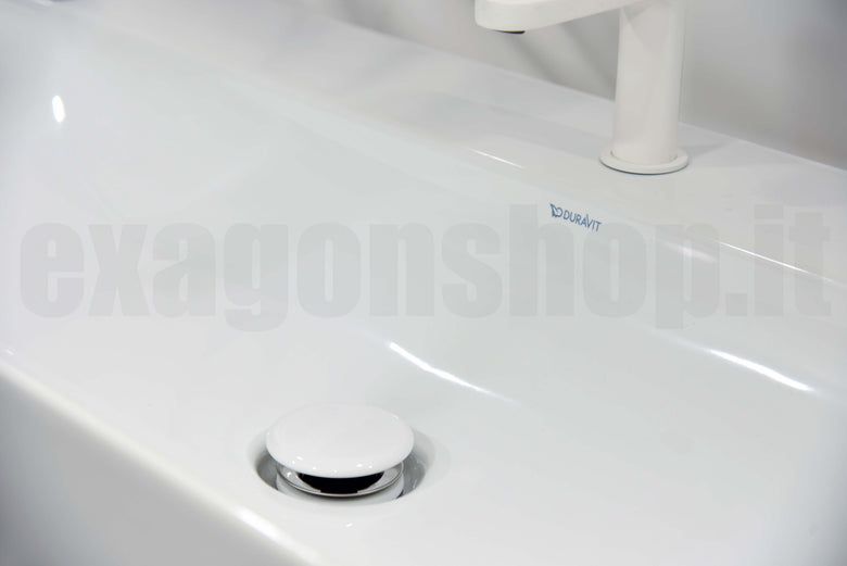 Lavabo 100x47 Rettificato da appoggio monoforo senza ambientato su piano bagno con accessori