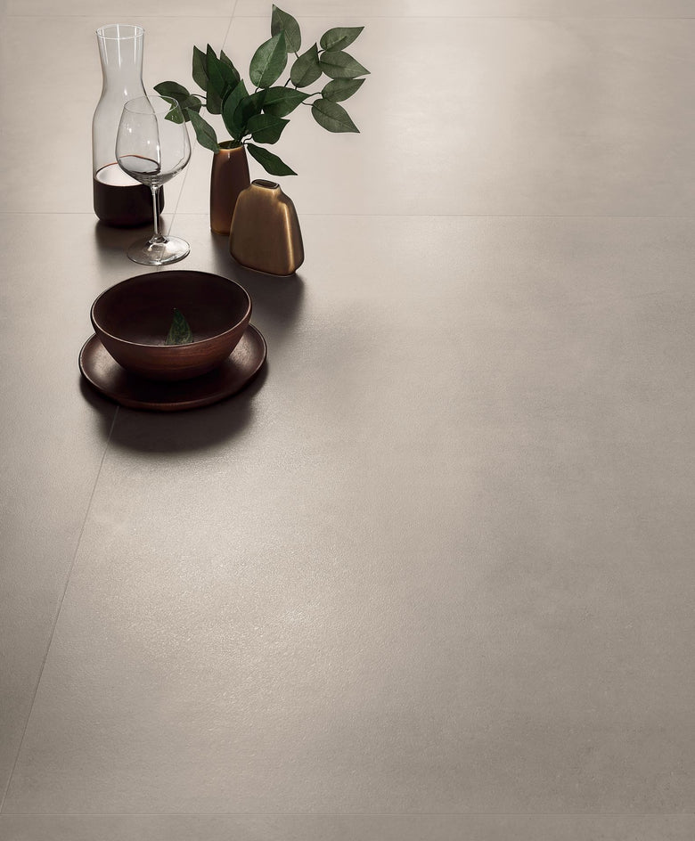 Cotto D'Este Kerlite Cement Project 5 Plus Pavimento in ambientazione completa, vista d'insieme della stanza - Cotto D...