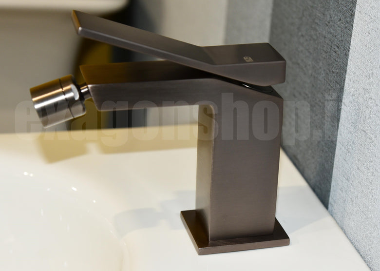 Disegno tecnico con quote di Gessi Rettangolo K Miscelatore Bidet con piletta black