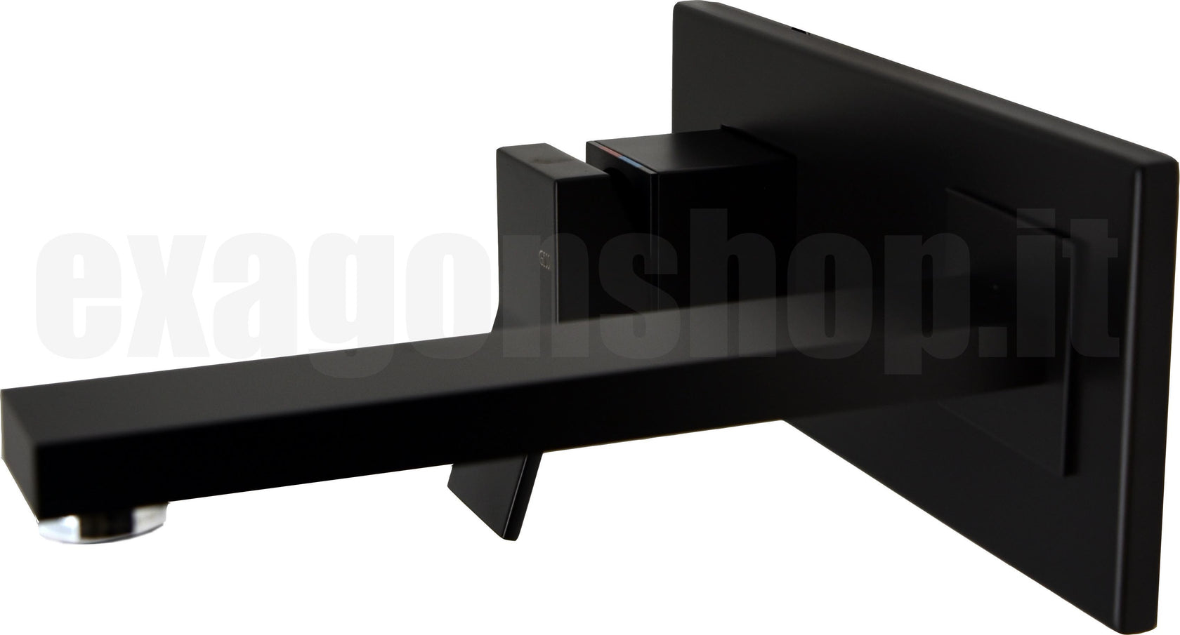 Gessi Rettangolo K Parti Esterne Miscelatore lavabo senza Nero Opaco ambientato su piano bagno con accessori