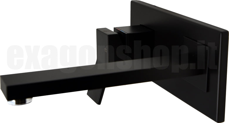 Gessi Rettangolo K Parti Esterne Miscelatore lavabo senza Nero Opaco ambientato su piano bagno con accessori