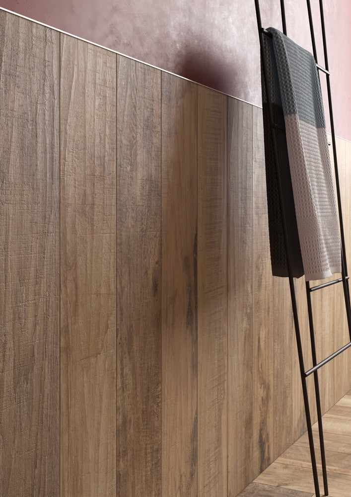 Blustyle Country Pavimento Rivestimento Effetto Legno posata in ambiente arredato, dettaglio della venatura