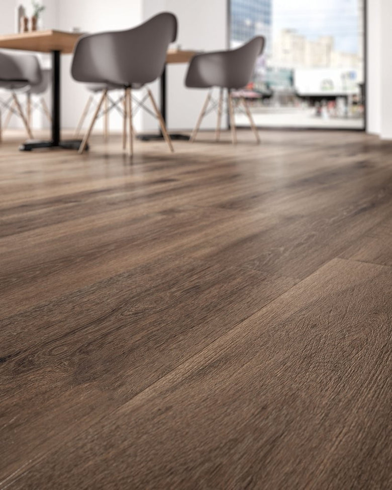 Pavimento 20x120 Effetto parquet Burnt Ceramica Sant in gres porcellanato e naturale, superficie e texture ravvicinata...