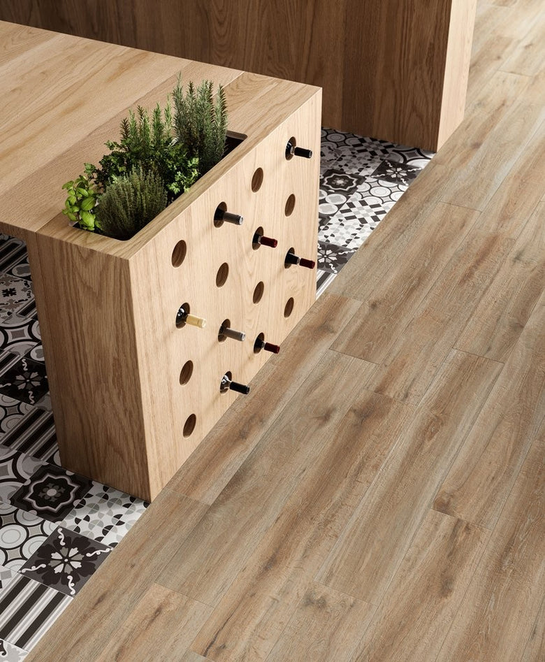 Pavimento 20x120 Effetto parquet Natural Ceramica Sant in gres porcellanato e naturale, superficie e texture ravvicinata...