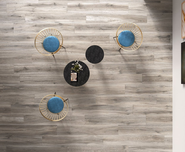 Pavimento 30x180 Effetto parquet In Gres Porcellanato Ash in ambientazione completa, vista d'insieme della stanza