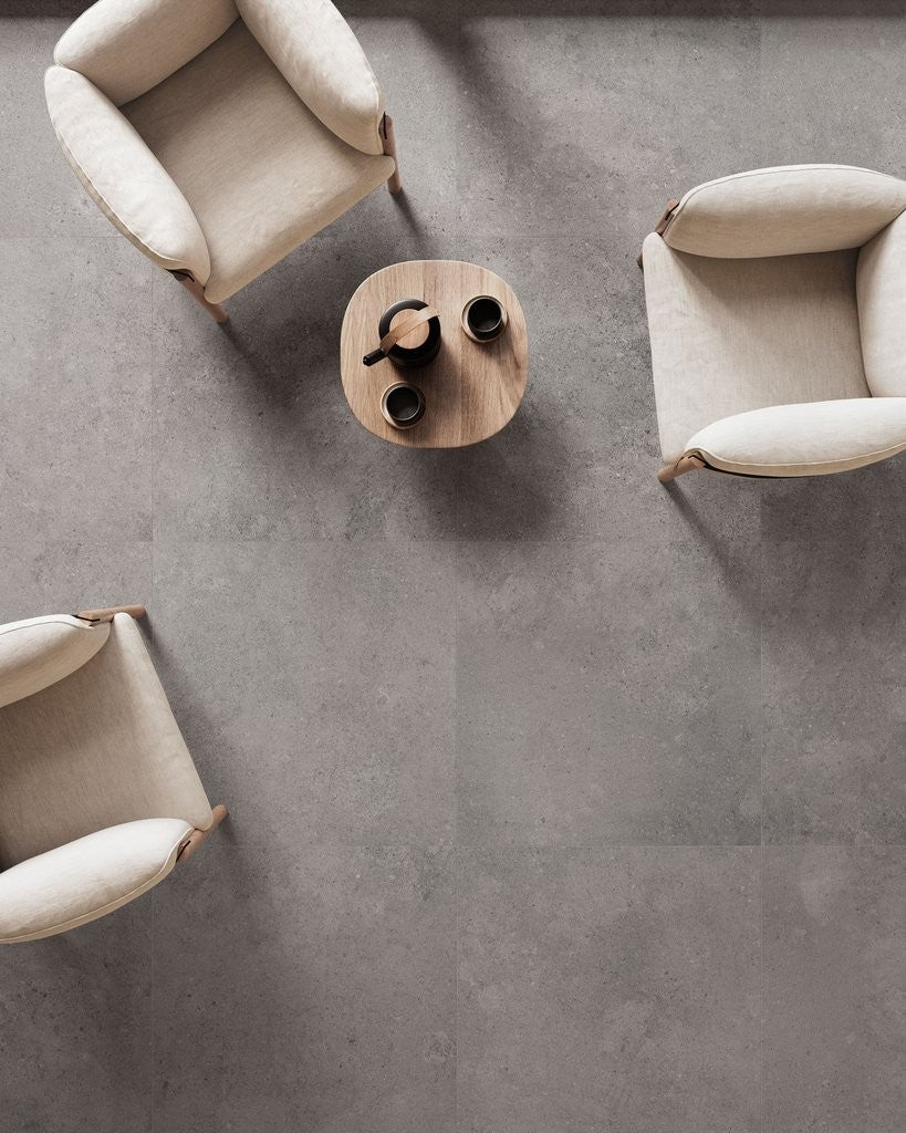 Pavimento Rivestimento 30x60 Effetto Pietra Gres posata in ambiente arredato, dettaglio della venatura