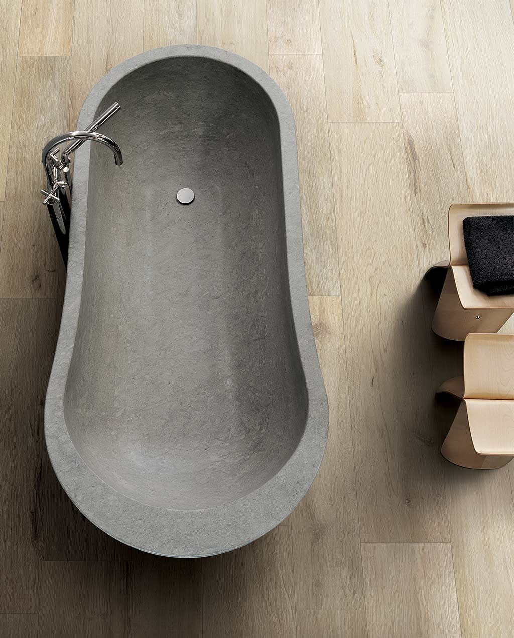 Pavimento 20x120 effetto parquet 10 mm rettificato in Gres posata in ambiente arredato, dettaglio della venatura - Rex...
