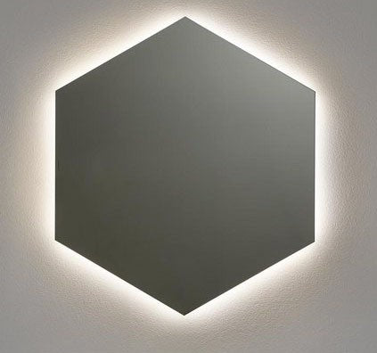 Antonio Lupi Specchio 72 Cm Esagonale Con Illuminazione Bianco con lavabo e rubinetteria, vista frontale su sfondo neutro...