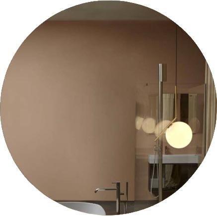 Antonio Lupi Circus Specchio 90 Cm tondo senza illuminazione in naturale con lavabo e rubinetteria, vista frontale su...
