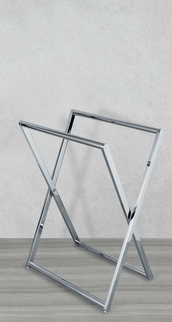 Colombo Portasciugamani 40 cm a Pavimento Cromo, dettaglio ravvicinato del materiale e dell'aggancio - Colombo Design