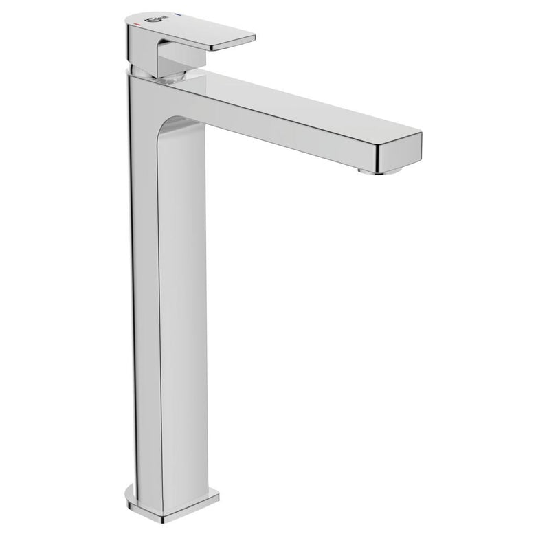 Ideal Standard Edge Miscelatore lavabo alto Vessel Cromo ambientato su piano bagno con accessori