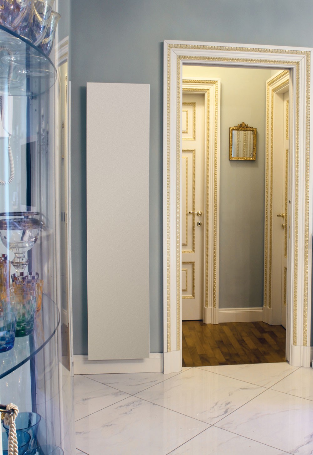 Radiatore 120x40 Ad Acqua Apribile O Fisso Bianco Sable, dettaglio del pannello comandi e della bocca di carico