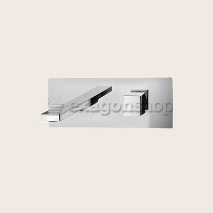 Paffoni Level Miscelatore lavabo Incasso 2 Fori Steel in acciaio inox ambientato su piano bagno con accessori