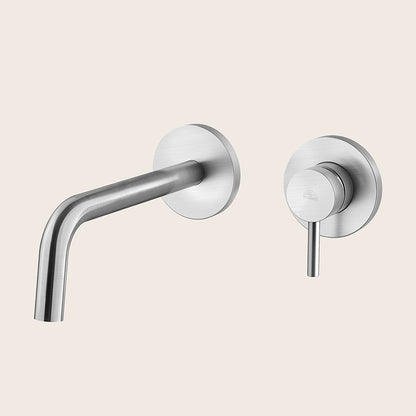 Paffoni Light Miscelatore Lavabo Ad Incasso Bocca 245 Mm Steel ambientato su piano bagno con accessori
