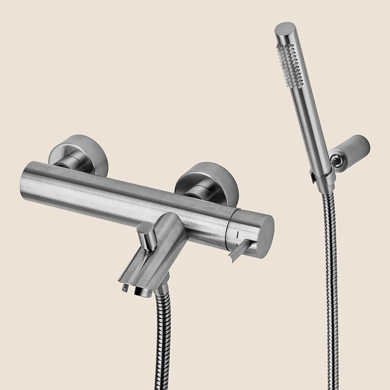 Paffoni Light Lig023st Miscelatore Vasca Con Set Doccetta visto dall'alto con superficie e piletta di scarico