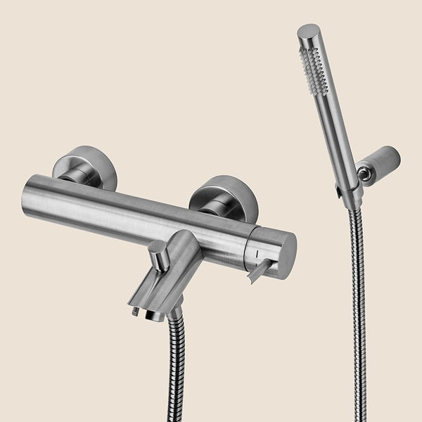 Paffoni Light Lig023st Miscelatore Vasca Con Set Doccetta visto dall'alto con superficie e piletta di scarico