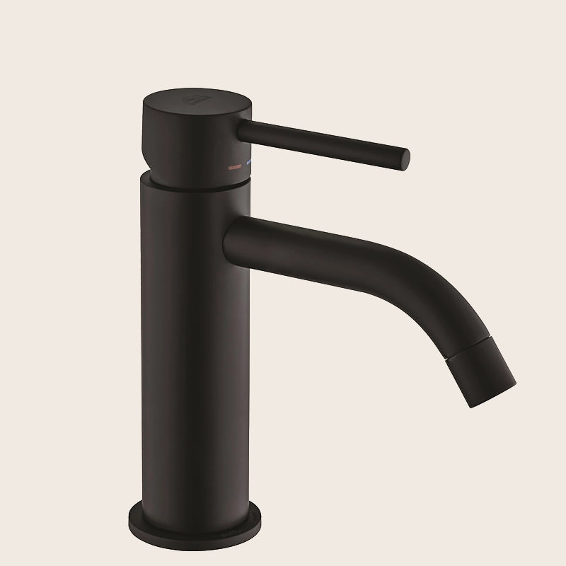 Paffoni Light LIG071NO Miscelatore Lavabo Senza Scarico in opaco ambientato su piano bagno con accessori