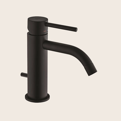 Paffoni Light Lig075no Miscelatore Lavabo Con Sistema Di in opaco ambientato su piano bagno con accessori