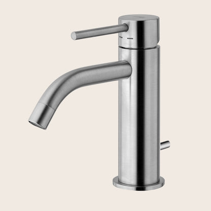 Paffoni Light Lig075st Miscelatore Lavabo Con Sistema Di ambientato su piano bagno con accessori