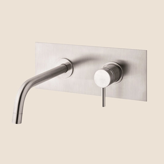 Paffoni Light Lig103st/m Miscelatore lavabo Incasso 2 Fori ambientato su piano bagno con accessori