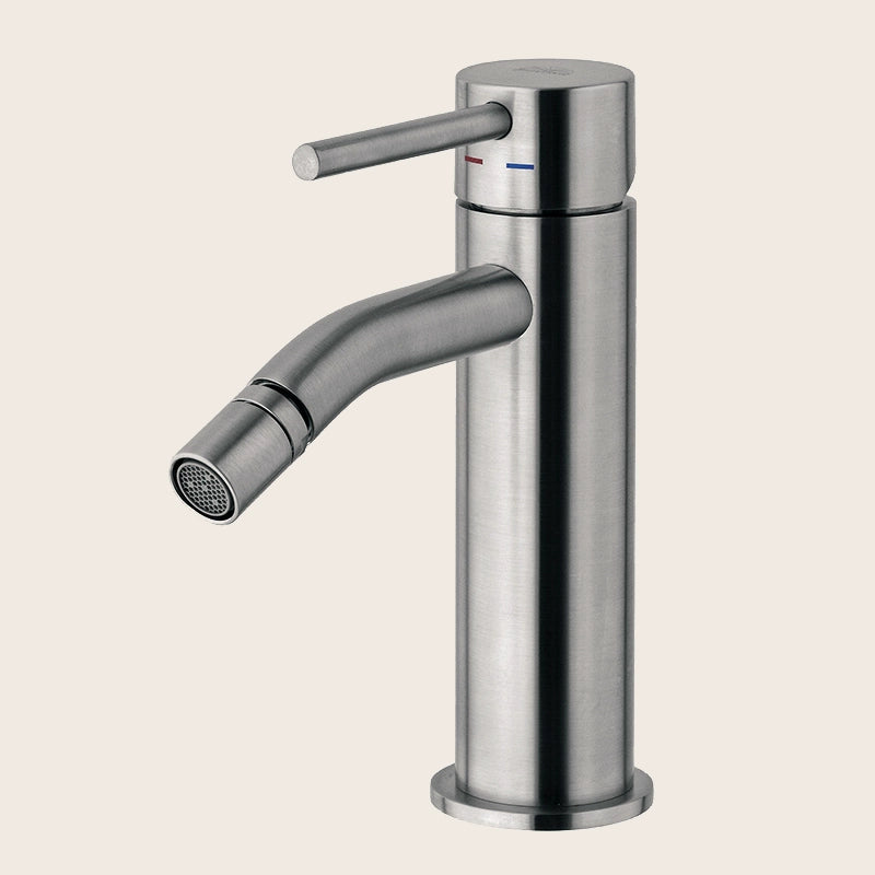 Paffoni Light LIG131ST Miscelatore bidet senza scarico, vista frontale della maniglia e della bocca di erogazione