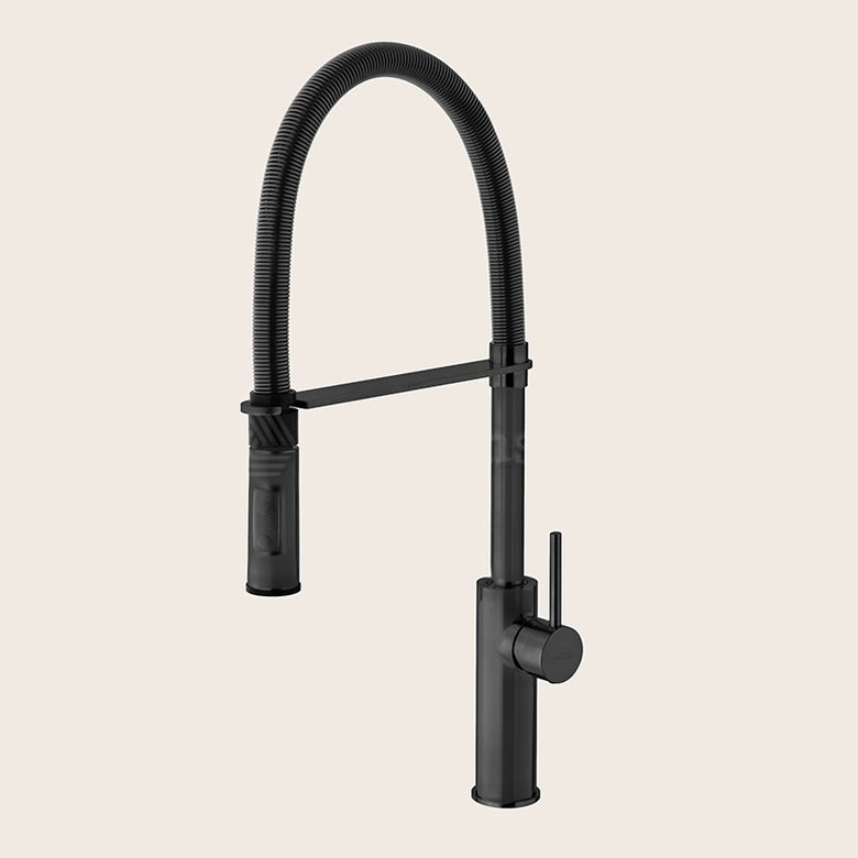 Paffoni Light Lig179nono Miscelatore Cucina Professional 2 in abs e opaco installato su lavello, vista della bocca e...