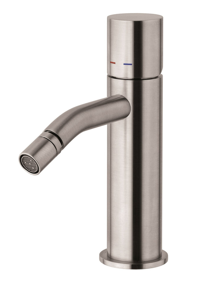 Paffoni Light Miscelatore bidet senza scarico con leva zero, dettaglio ravvicinato della finitura e del marchio