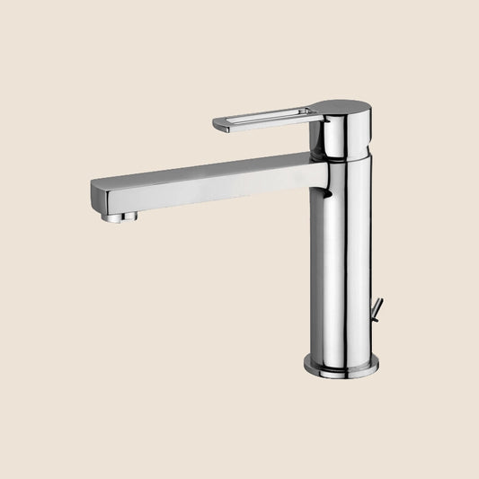 Paffoni Ringo Miscelatore Lavabo Prolungato Scarico Clic ambientato su piano bagno con accessori