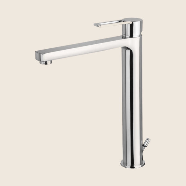 Paffoni Ringo Rin081k Miscelatore Lavabo alto Prolungato ambientato su piano bagno con accessori