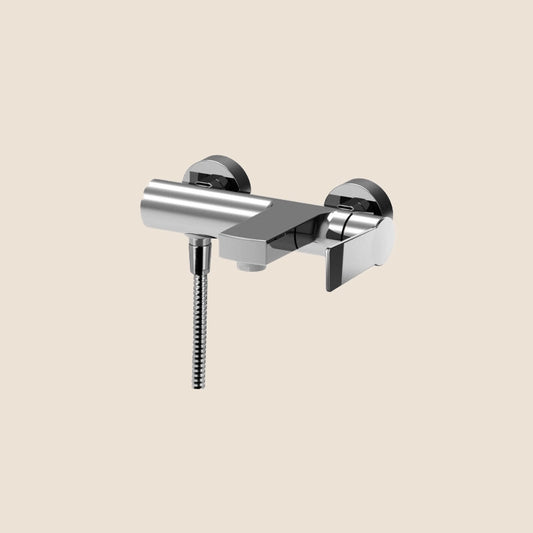 Paffoni Tango Ta022cr Miscelatore Vasca Senza Duplex Cromo visto dall'alto con superficie e piletta di scarico