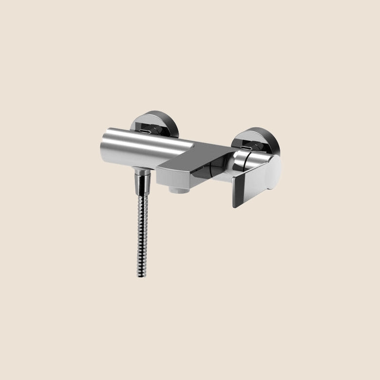 Paffoni Tango Ta022cr Miscelatore Vasca Senza Duplex Cromo visto dall'alto con superficie e piletta di scarico