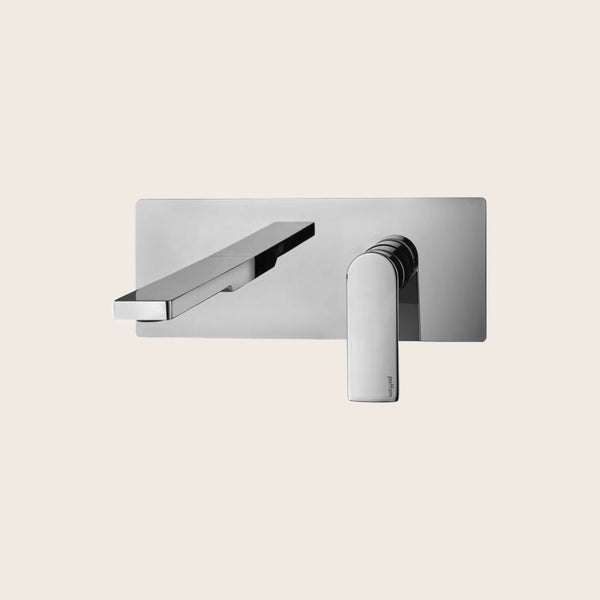 Paffoni Tango TA105 Miscelatore lavabo a muro ad incasso ambientato su piano bagno con accessori