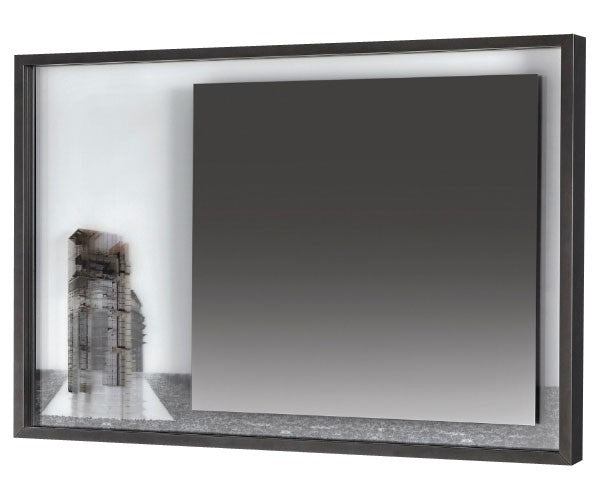Antonio Lupi Specchio 75x50 con Cornice In Alluminio con lavabo e rubinetteria, vista frontale su sfondo neutro - Antonio...