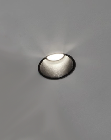 Antonio Lupi Zenitled Faretto 8 cm Da Incasso A Soffitto in alluminio accesa in ambiente, design e diffusione della luce...