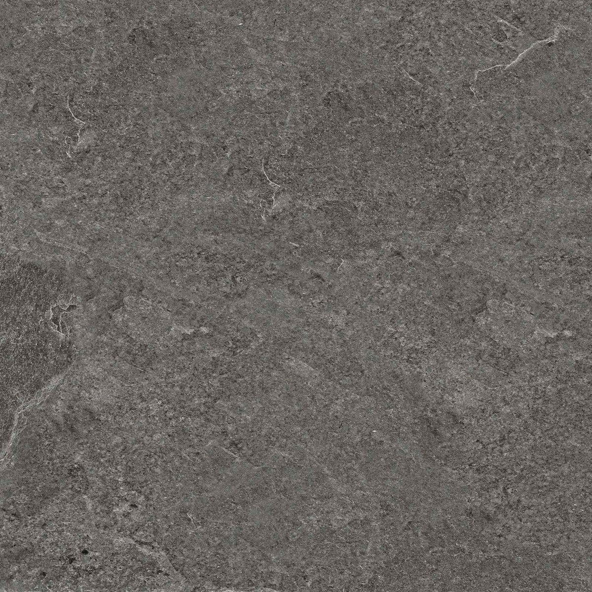 Pavimento rivestimento 60x60 effetto pietra rettificato in posata in ambiente arredato, dettaglio della venatura