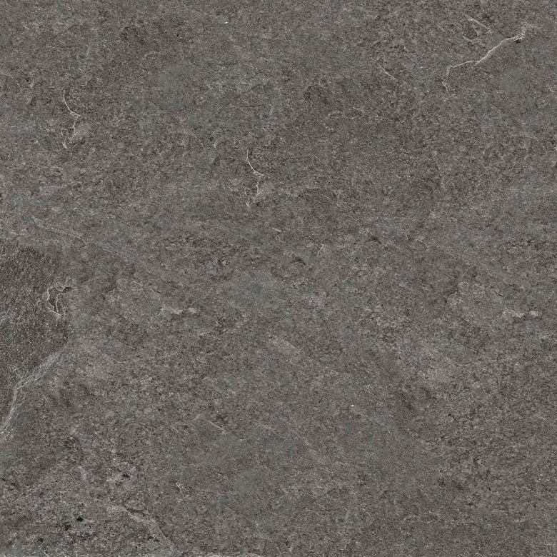 Pavimento rivestimento 60x60 effetto pietra rettificato in posata in ambiente arredato, dettaglio della venatura
