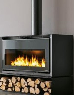 Stufa A Legna ad aria 12 Kw con focolare in Thermofix in Nera, dettaglio del pannello comandi e della bocca di carico