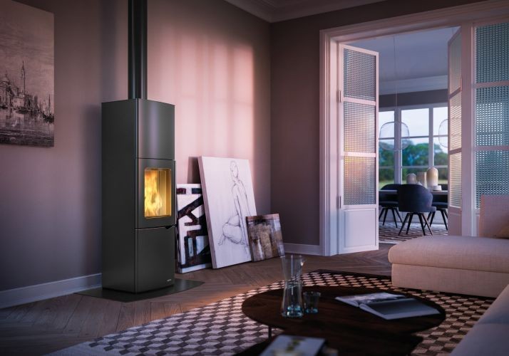 Stufa A Legna 8kw Ventilata Canalizzabile con telecomando, vista laterale che mostra profilo e dimensioni