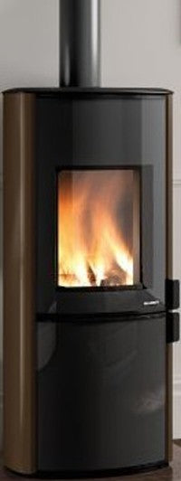 Stufa a Legna ad aria 8 kw con porta verticale top in, dettaglio del pannello comandi e della bocca di carico